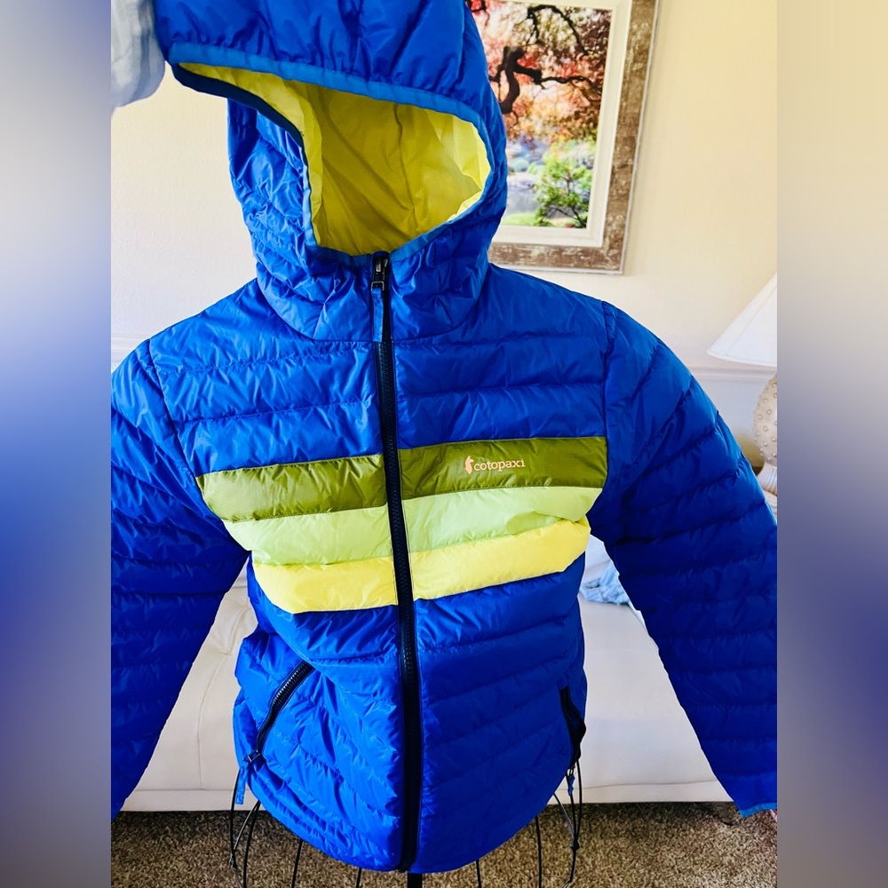 Cotopaxi Hooded Puffer Jacket- brand new!